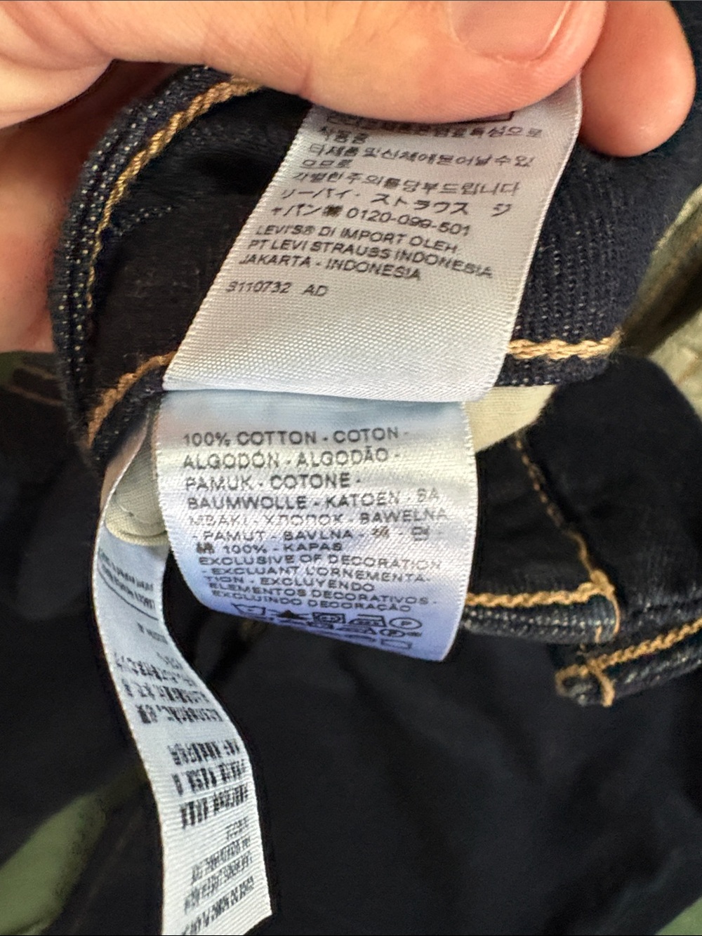 Levi’s | Women’s Wide Leg Jeans in Dark Indigo - Picture 5 of 9